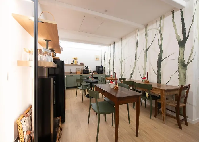 Country - Free Breakfast - Air Conditioning - Wifi 4*