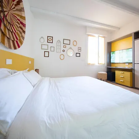 Country - Free Breakfast - Air Conditioning - Wifi Bed & Breakfast